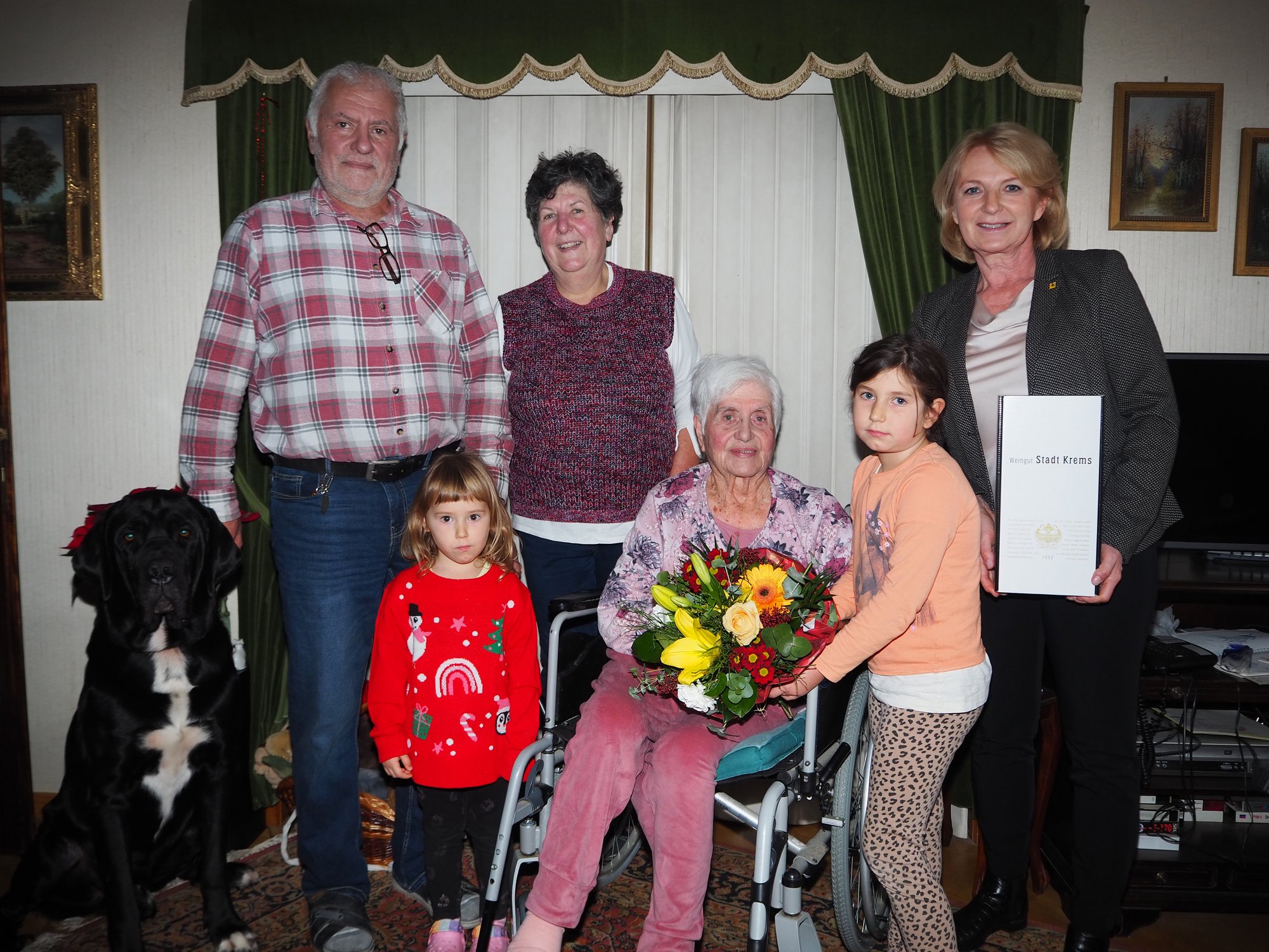 Vizebürgermeisterin Eva Hollerer gratulierte Ilse Gruber zum 90. Geburtstag.