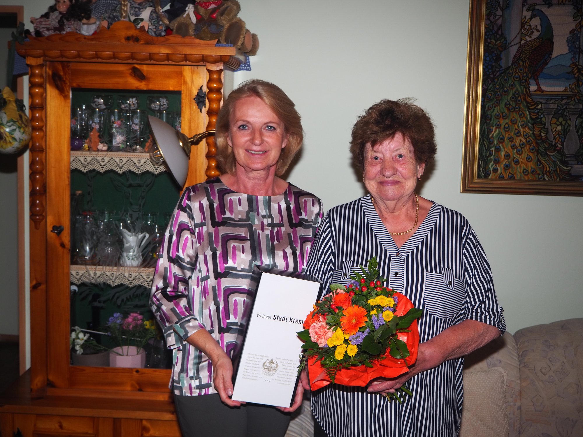 Vizebürgermeisterin Eva Hollerer gratulierte Rosa Fischhuber zum 80. Geburtstag.