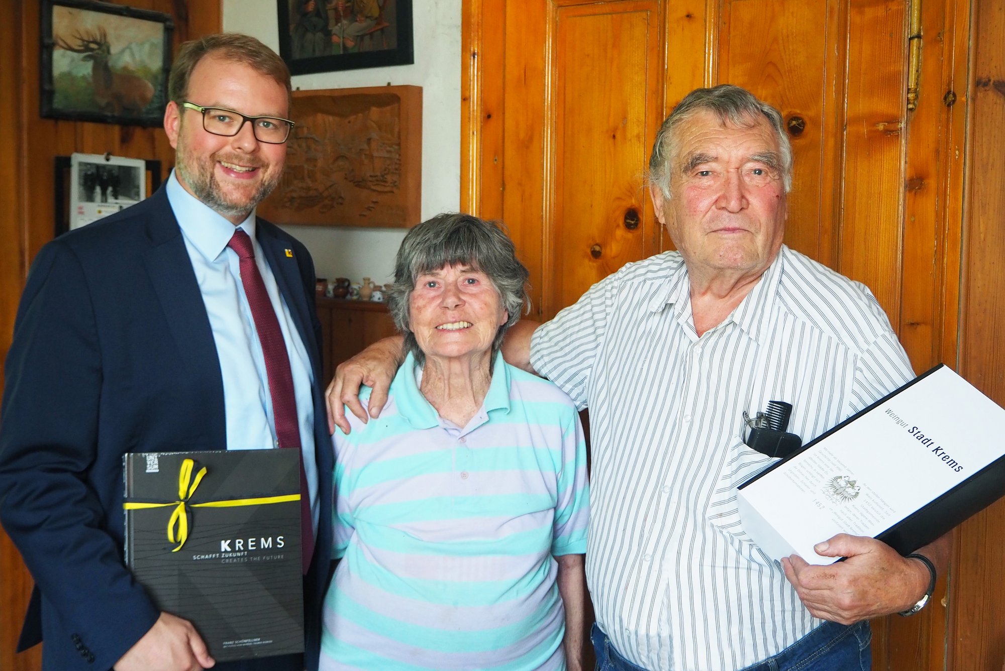 Vizebürgermeister Florian Kamleitner gratulierte Werner Hoch zum 80. Geburtstag.