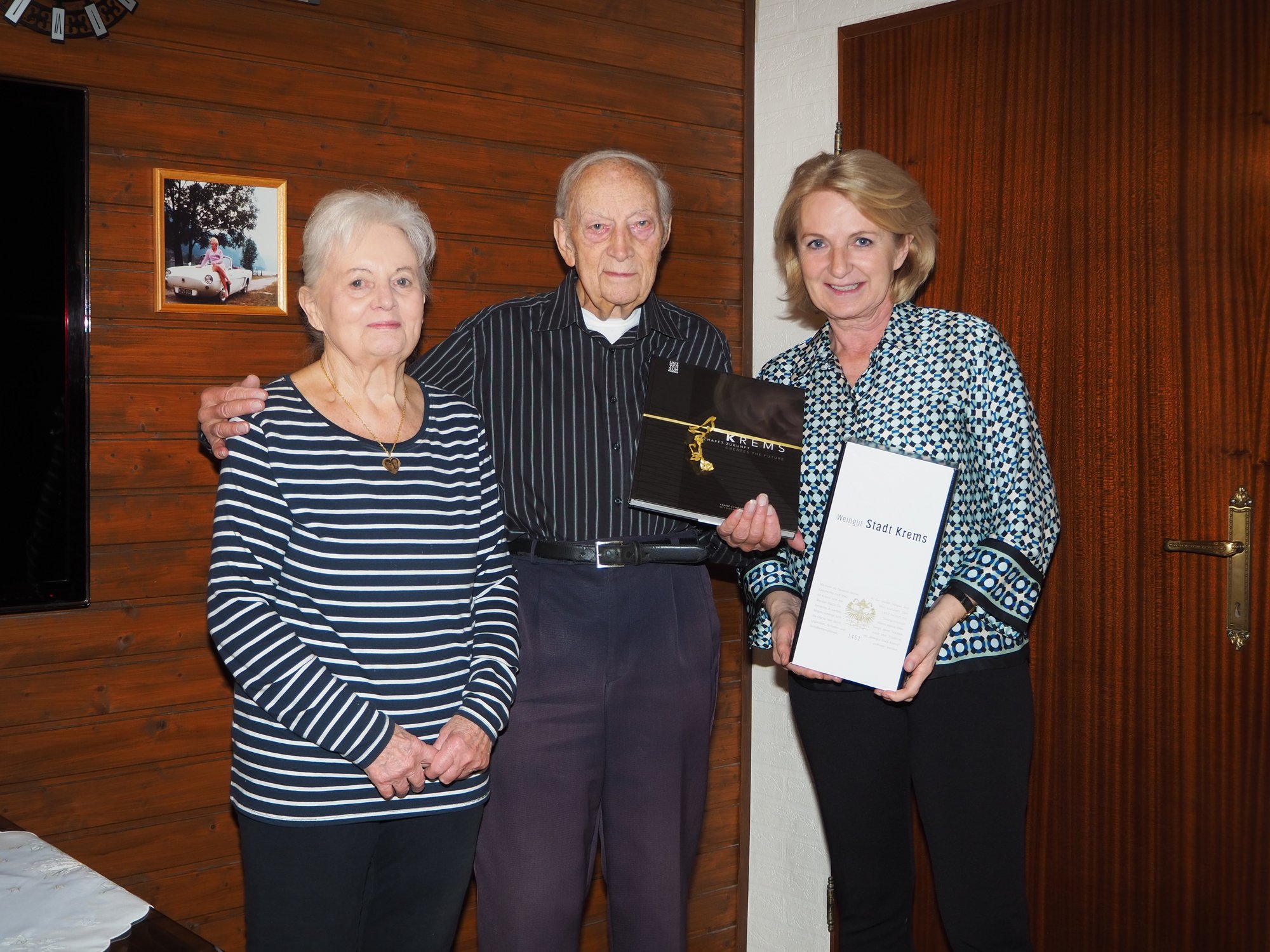 Vizebürgermeisterin Eva Hollerer gratulierte Walter Sakulin zum 90. Geburtstag.