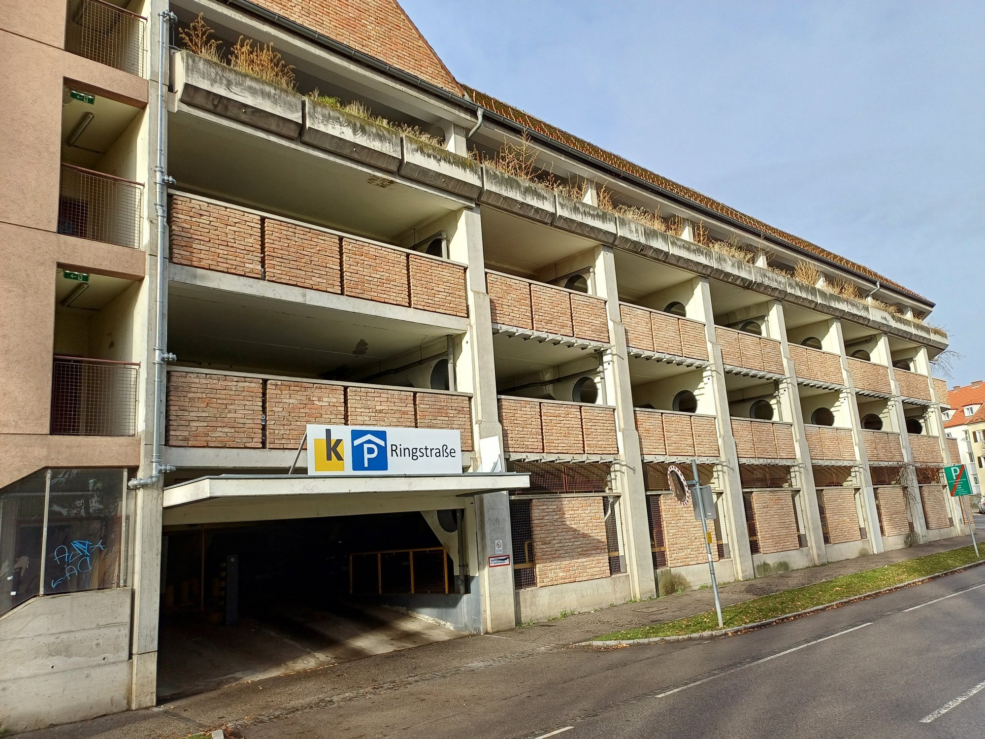 Blick auf das Parkhaus Ringstraße in Krems