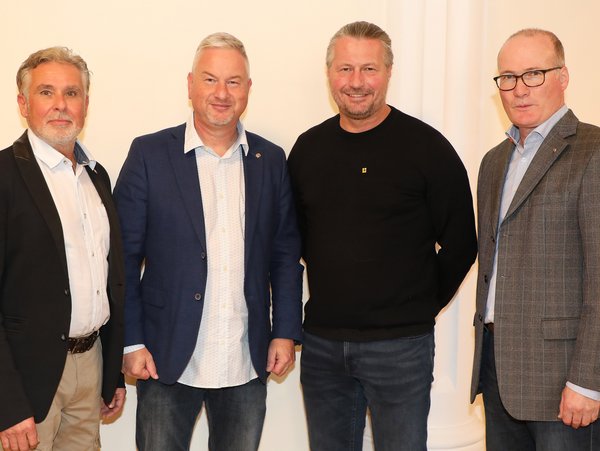 President elect Herbert Pallan, der neue Präsident Wolfgang Wutzl, Bürgermeister Peter Molnar und Past-President Markus Grafeneder beim Antrittsbesuch im Rathaus (von links).