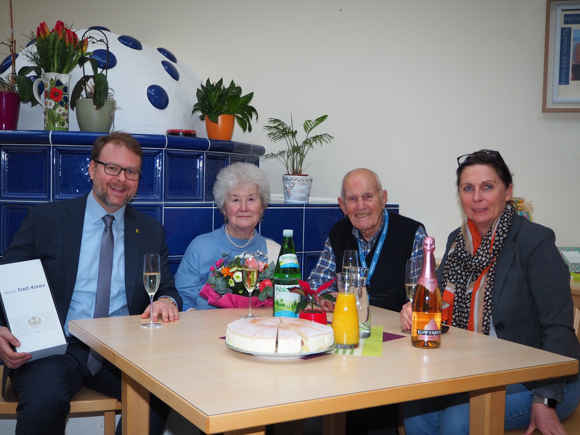 Vizebürgermeister Florian Kamleitner gratulierte Brigitte Kabas zum 80. Geburtstag.