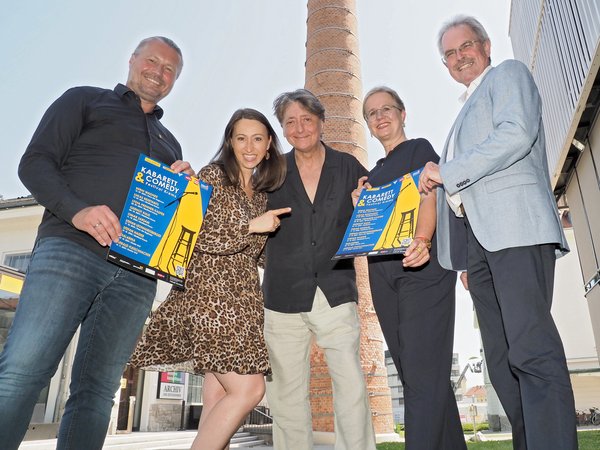 Freuen sich auf die Fortsetzung des Kabarett & Comedy Festivals: (v l.) Bürgermeister Peter Molnar, Kabarettistin Lydia Prenner-Kasper, Intendant Günter Mokesch, Kulturbeauftragte Gemeinderätin  Elisabeth Kreuzhuber und Landtagspräsident Karl Wilfing.