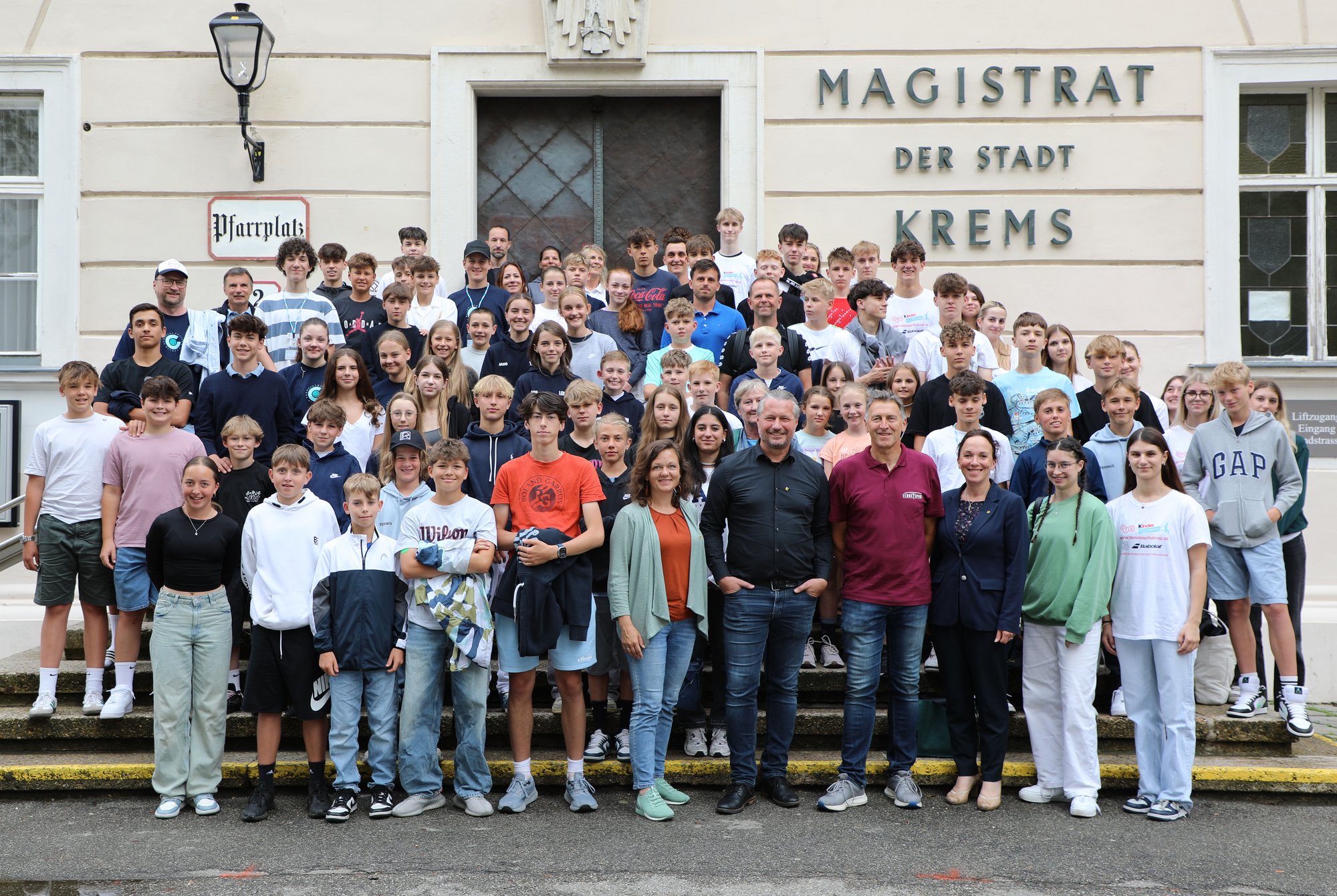  Schultenniscup Bundesmeisterschaften: Schüler:innen im Rathaus